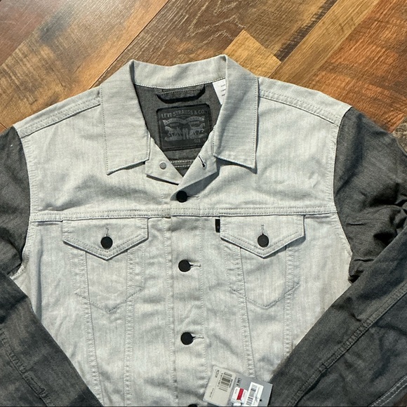 NWT Levi's Premium Two-Tone Denim Trucker Jacket - Gray & Black (Size M) - Picture 3 of 10